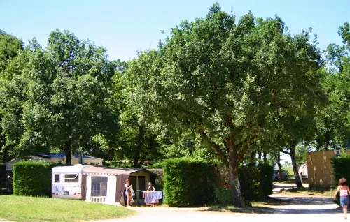 Piazzola 100 m² (1 auto + tenda/roulotte o camper)